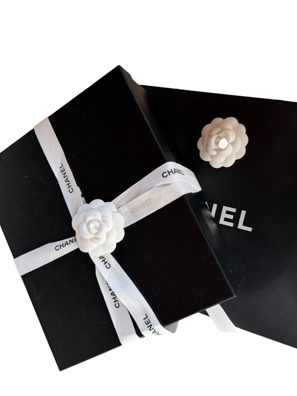 CHANEL Black and White Branded Box with Camellia Detail - Picture 3 of 14